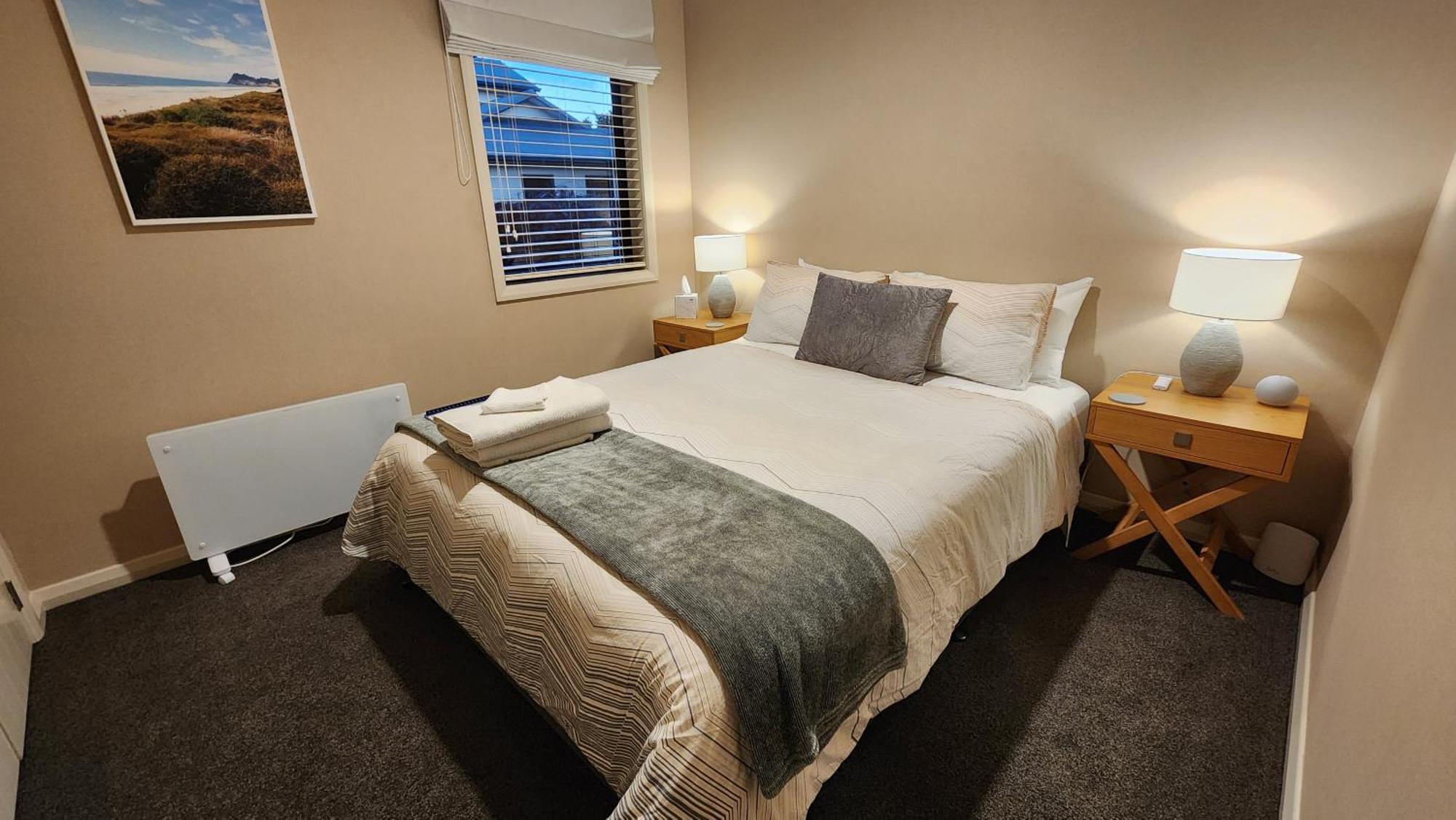 Huntington Honey Apartment Hamilton Room photo