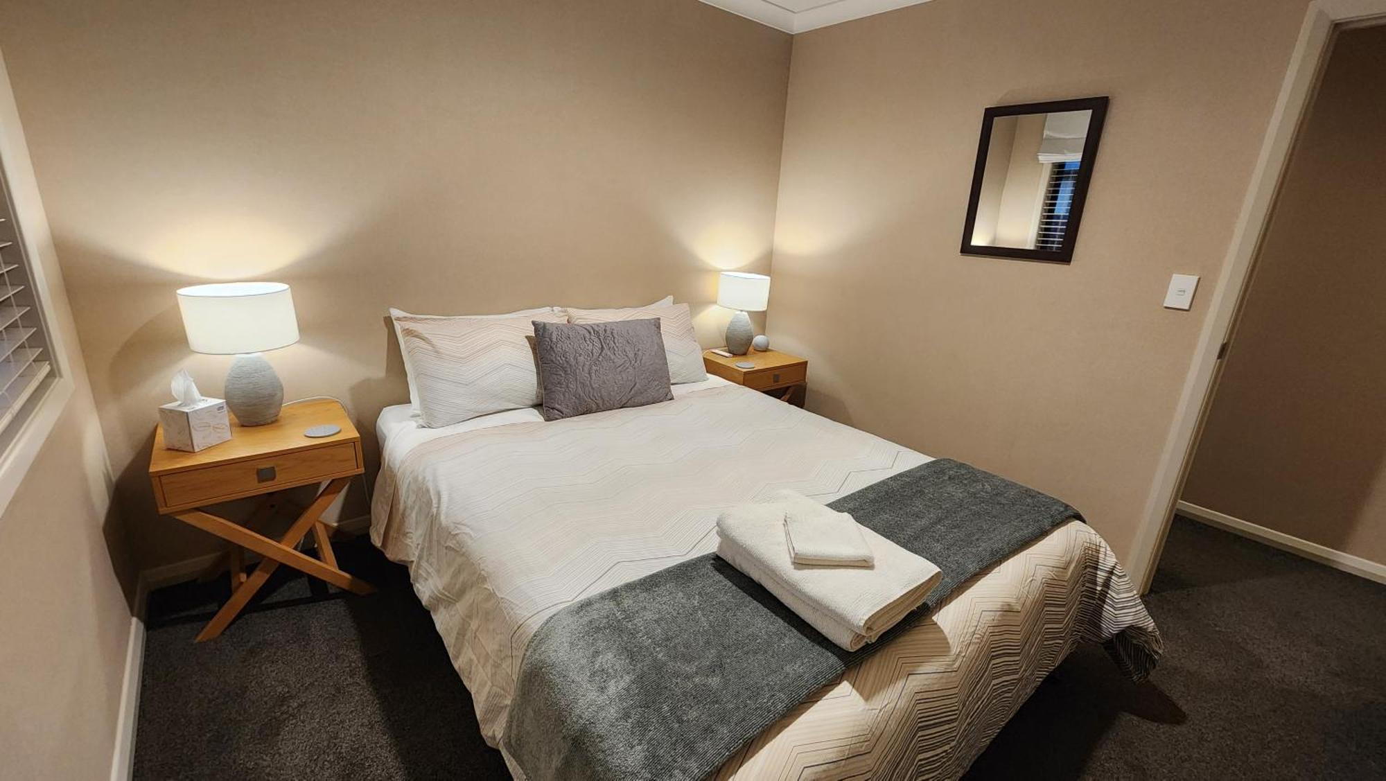 Huntington Honey Apartment Hamilton Room photo